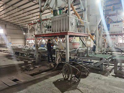 新疆建筑結(jié)構保溫一體化免拆模板生產(chǎn)線投產(chǎn)視頻